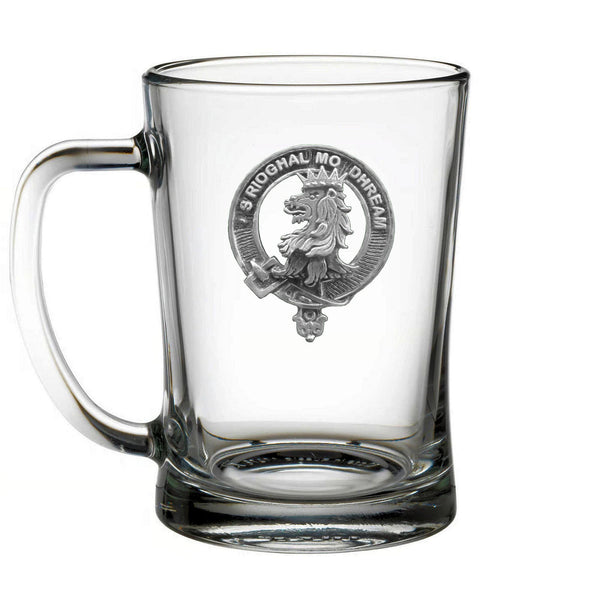 A clear glass mug with an embossed silver emblem featuring a lion and the text "9RIOGHAL MO DÀHRÉA" on it.