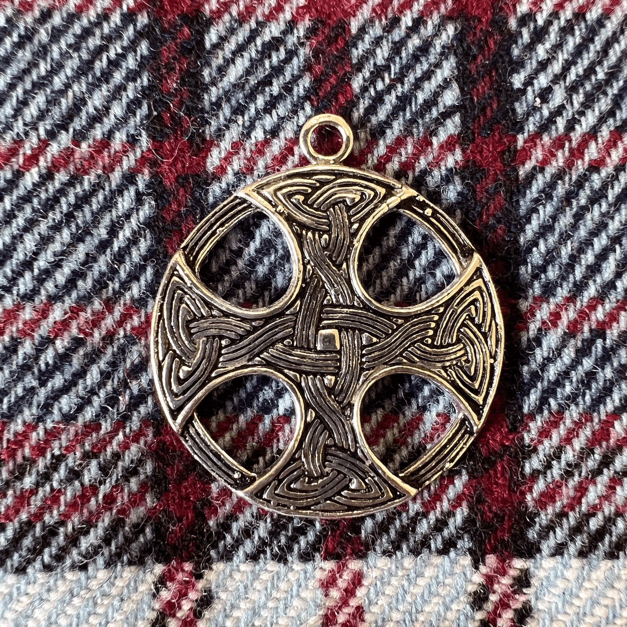Sterling Silver Irish Murdoch Cross Pendant | Celtic cross jewelry, Mens  celtic cross necklace, Cross pendant